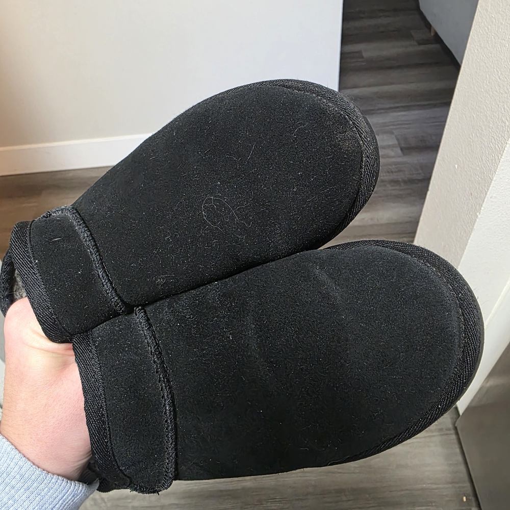 UGG Classic Slippers - Picture 5 of 7